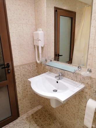 2 bedroom Apartment next to gondola 