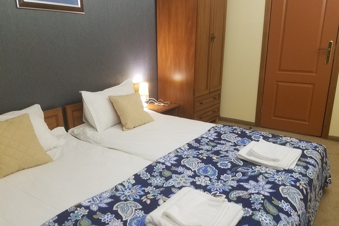 2 bedroom Apartment next to gondola 
