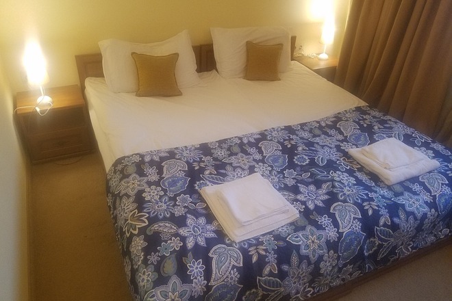 2 bedroom Apartment next to gondola 