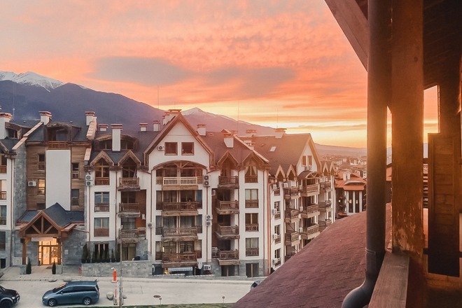 Breathtaking View 1BR Workplace apt, two ISP, Free Bike rent
