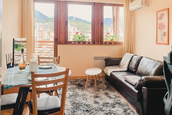 Breathtaking View 1BR Workplace apt, two ISP, Free Bike rent