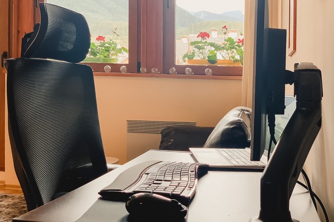 Breathtaking View 1BR Workplace apt, two ISP, Free Bike rent