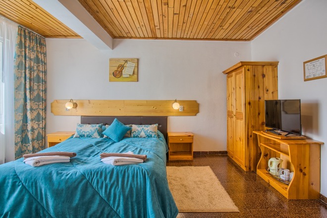 Private Ensuite Room in a Coliving House w/ Balcony 