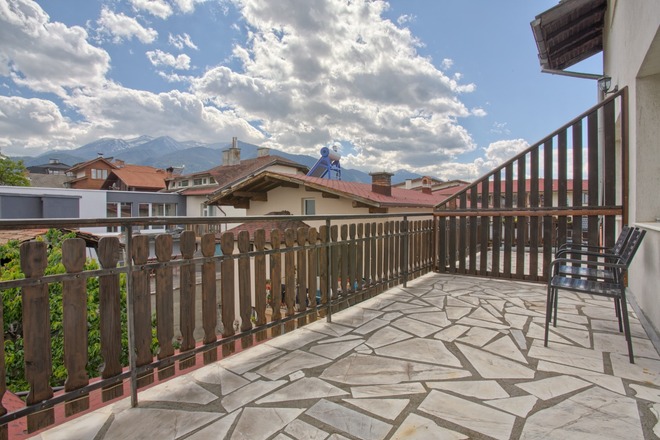 Private Ensuite Room in a Coliving House w/ Balcony 