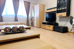 Monthly Apartment Rentals: Moderno Studio Park Lane