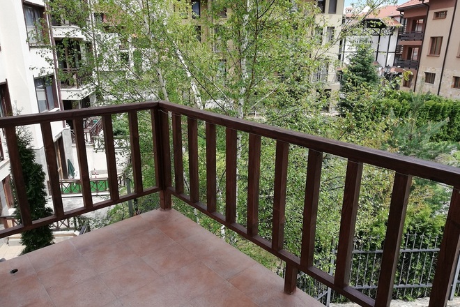 Bright and Roomy One bedroom flat next to Coworking