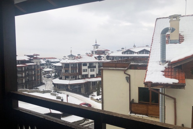One bedroom apartment 50m to the Gondola!