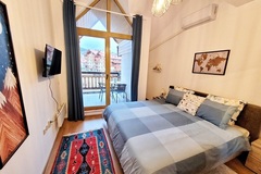 Monthly Apartment Rentals: Bright & Modern, Fully Equipped 2-Bed Penthouse with Home Office