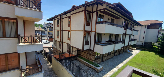 Snow House 2 - Apt 8, a nice sized one bedroom nr town center 
