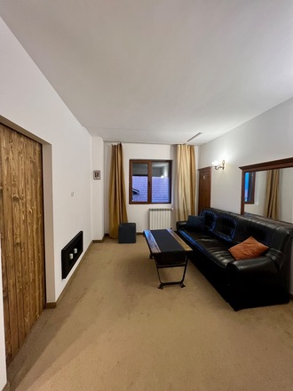 One bedroom apartment 50m to the Gondola!
