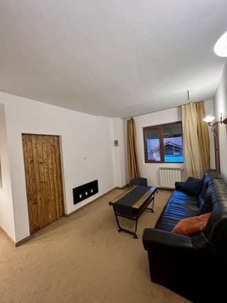 One bedroom apartment 50m to the Gondola!