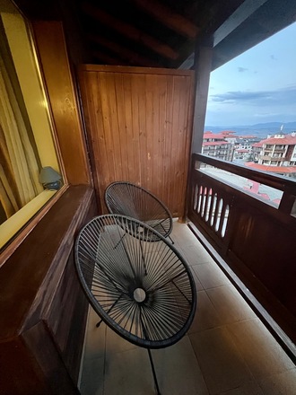 One bedroom apartment 50m to the Gondola!