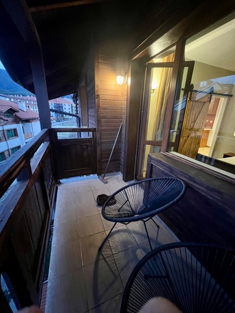 One bedroom apartment 50m to the Gondola!
