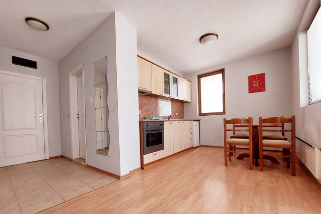Bright and Roomy One bedroom flat next to Coworking