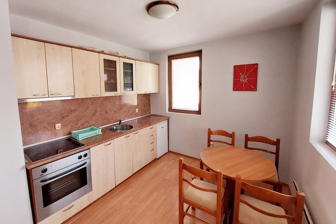 Bright and Roomy One bedroom flat next to Coworking