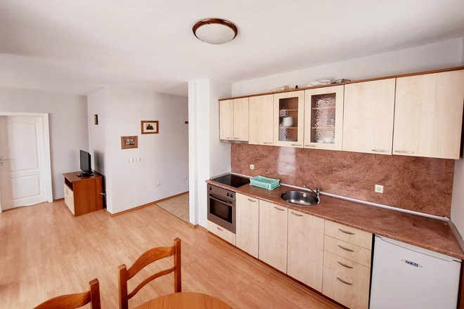 Bright and Roomy One bedroom flat next to Coworking