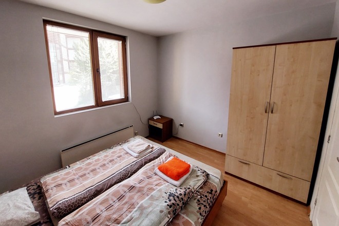 Bright and Roomy One bedroom flat next to Coworking