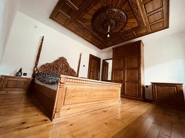 Monthly Apartment Rentals: Room for Rent 