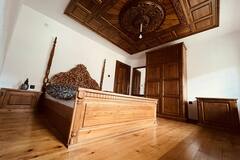 Monthly Apartment Rentals: Room for Rent 