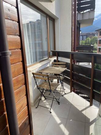 1BR on Close to Gondola super fast ISP+ Workspace