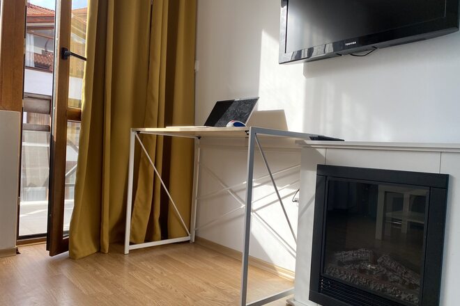 1BR on Close to Gondola super fast ISP+ Workspace
