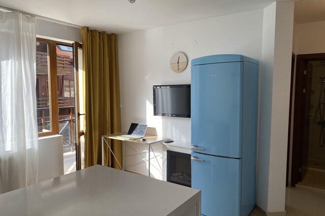 1BR on Close to Gondola super fast ISP+ Workspace