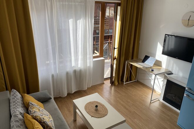 1BR on Close to Gondola super fast ISP+ Workspace