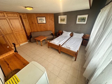 Monthly Apartment Rentals: Sunny room and big balcony 