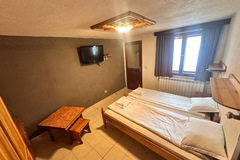 Monthly Apartment Rentals: Quiet room with balcony 