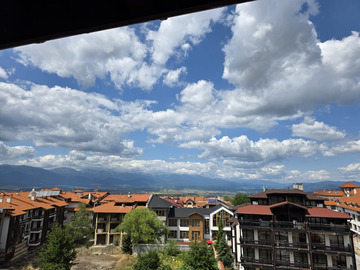 Monthly Apartment Rentals: Quiet 1 BR Apartment | Mountain View | Balcony | Fast WiFi