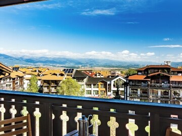 Monthly Apartment Rentals: Quiet 1 BR Apartment | Mountain View | Balcony | Fast WiFi