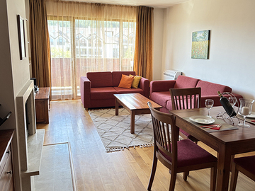 Monthly Apartment Rentals: Слънчев, просторен, панорамен апартамент в Банско